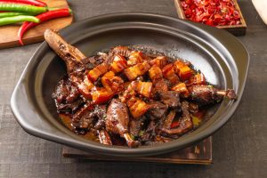 黑鸭煲商用制作方法，操作简单，标准化出餐