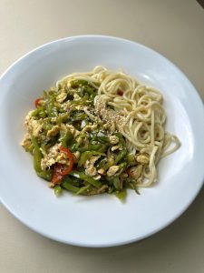 炕椒鸡蛋浇头面商用制作方法，出餐快，标准化出餐